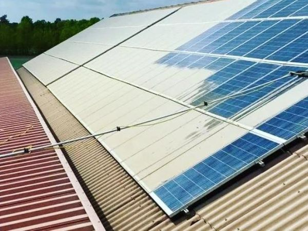 Photovoltaikanlage vor der Reinigung
