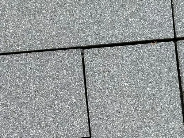 Steinfläche nach der Reinigung, zweites Beispiel